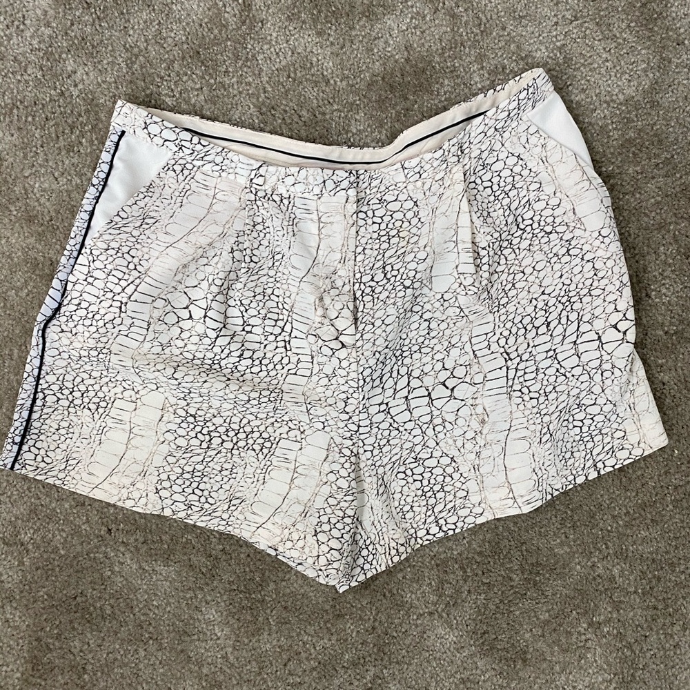 Philosophy Shorts sz 12